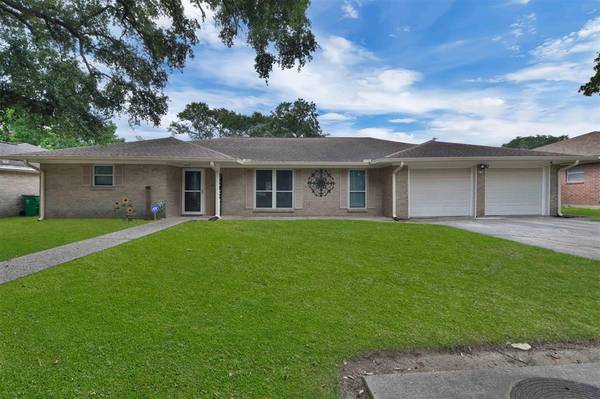 2107 Mockingbird LN,  Baytown,  TX 77520