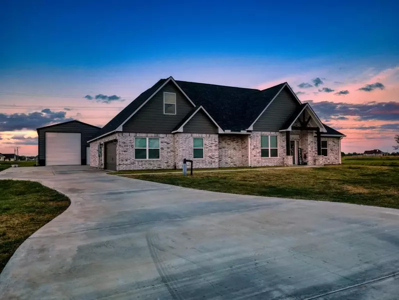 520 Angus TRL, Angleton, TX 77515