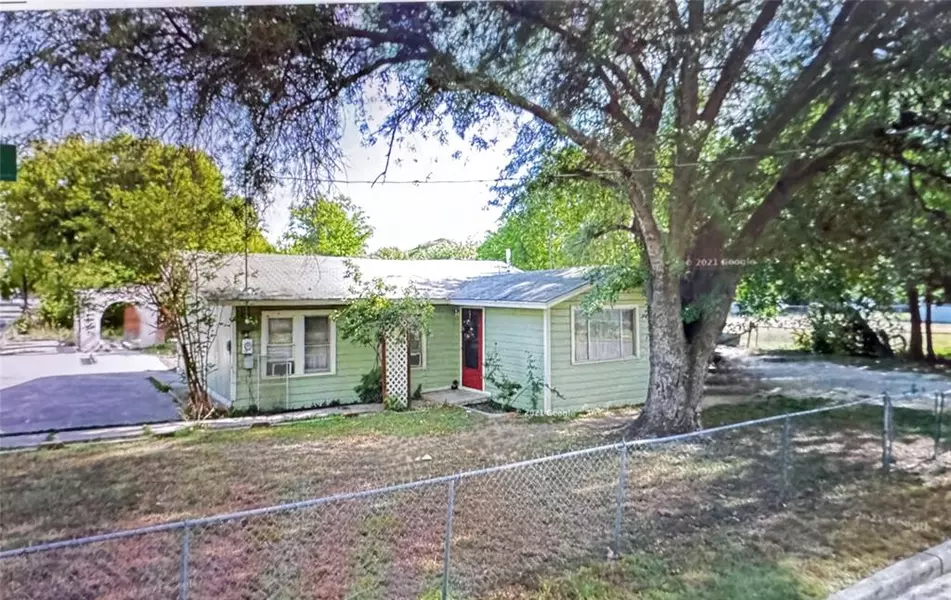 1343 Hidalgo ST, Seguin, TX 78155