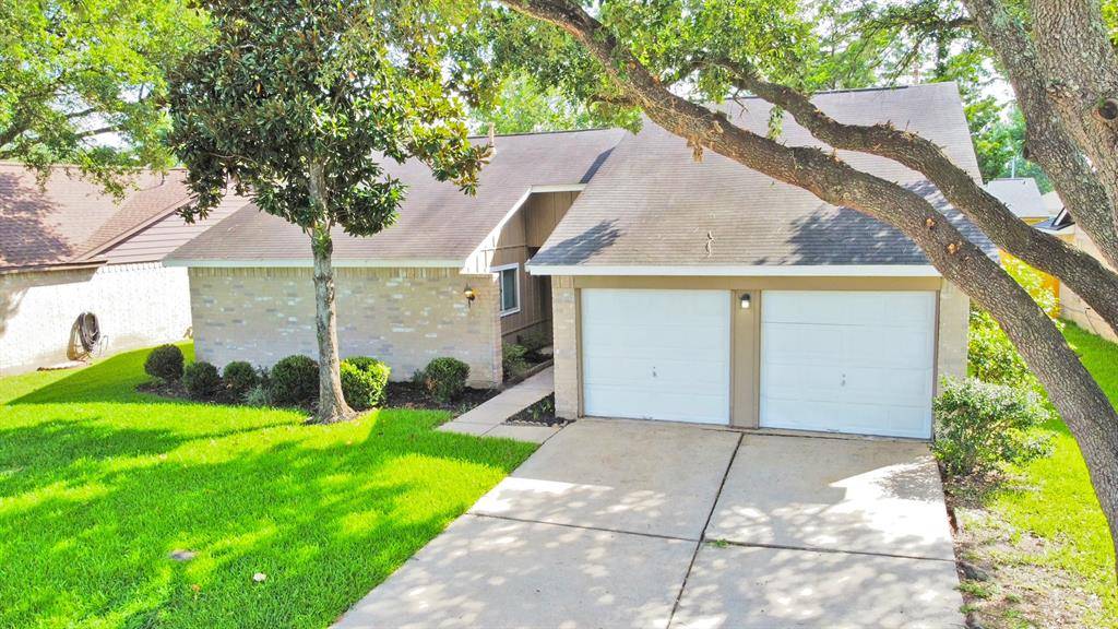 745 Otter Creek DR, La Porte, TX 77571