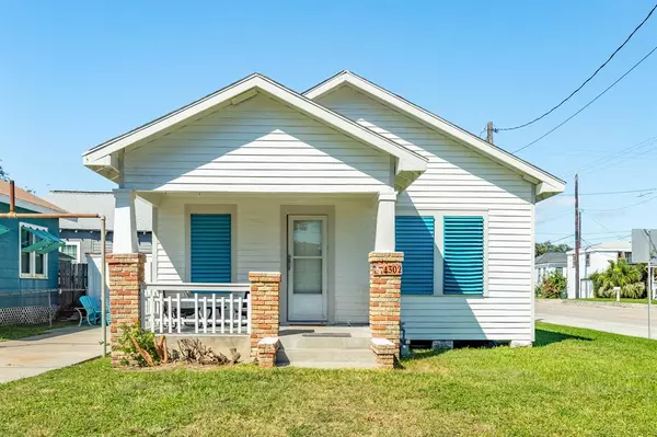 4302 Avenue S 1/2, Galveston, TX 77550