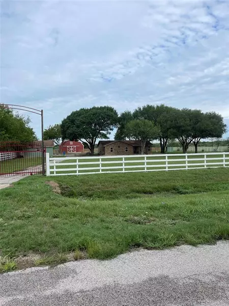 13319 Schmidt RD, Waller, TX 77484