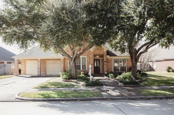 209 Calypso LN, League City, TX 77573