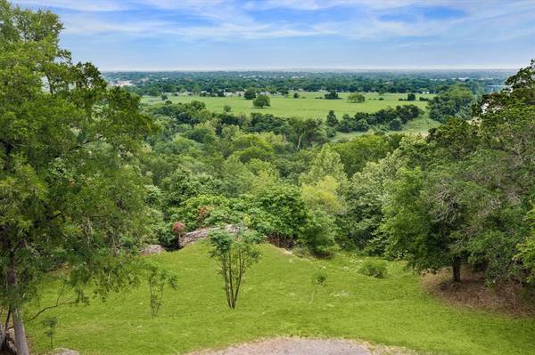 000 Valley View DR, La Grange, TX 78945