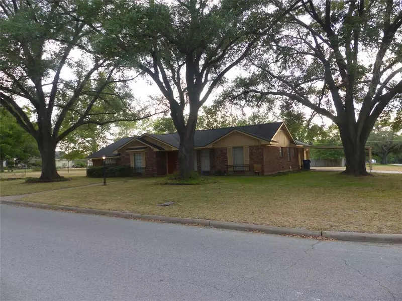 1805 9th ST, Hempstead, TX 77445