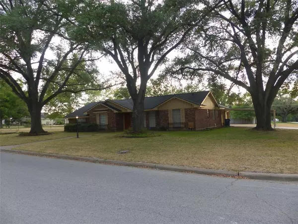 1805 9th ST, Hempstead, TX 77445