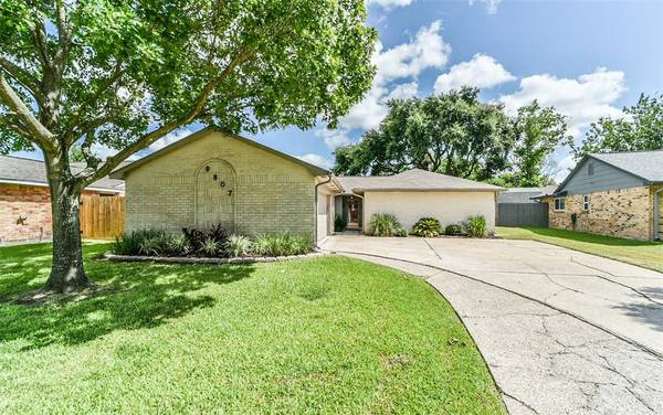 9807 Barmont DR, La Porte, TX 77571