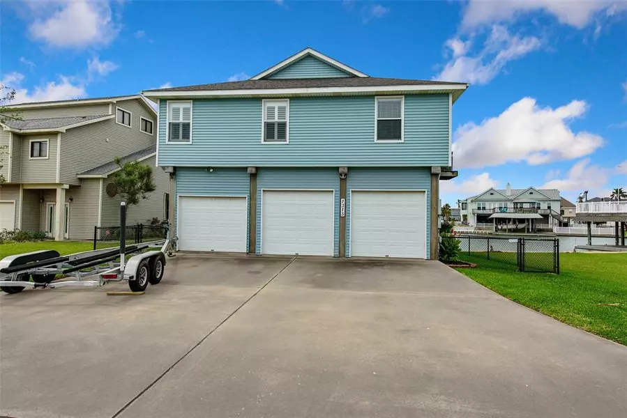 1315 Outrigger, Tiki Island, TX 77554