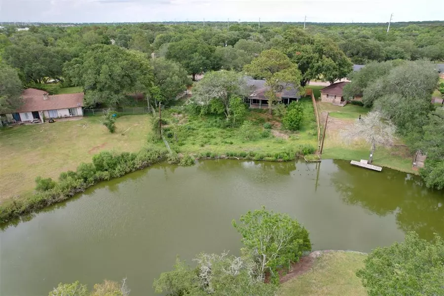 123 Bayou Glen ST, Hitchcock, TX 77563