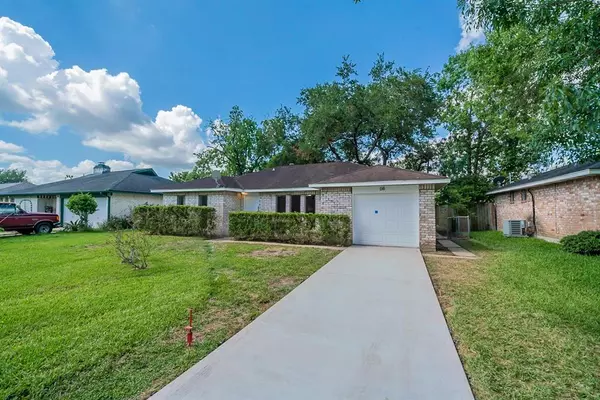 116 Brigadoon LN, Friendswood, TX 77546