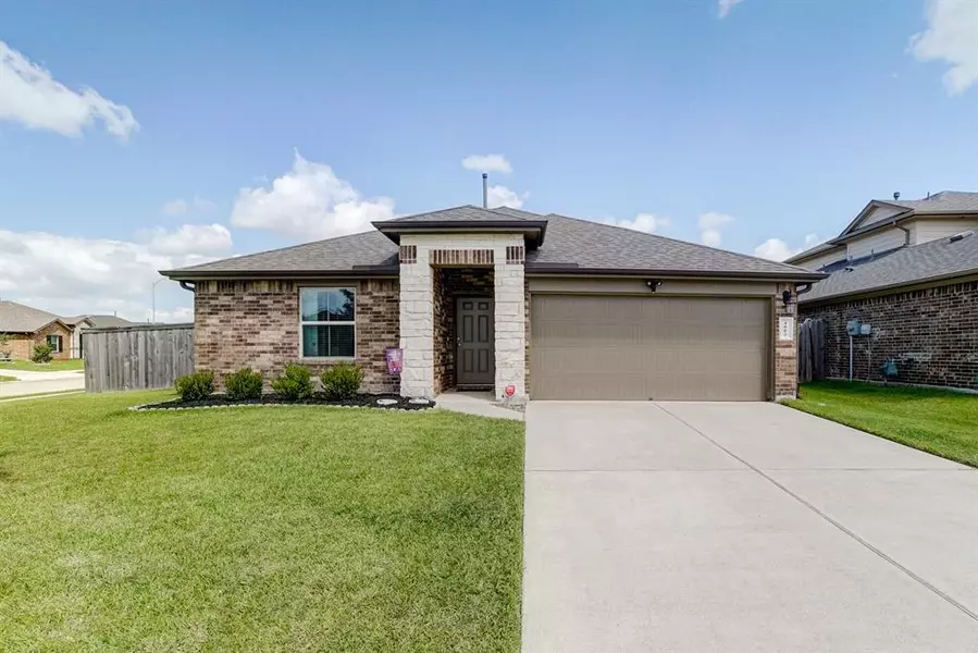 4003 Emperor Valley LN, Baytown, TX 77521