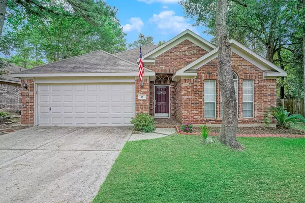 15 Pocket Flower CT, The Woodlands, TX 77382