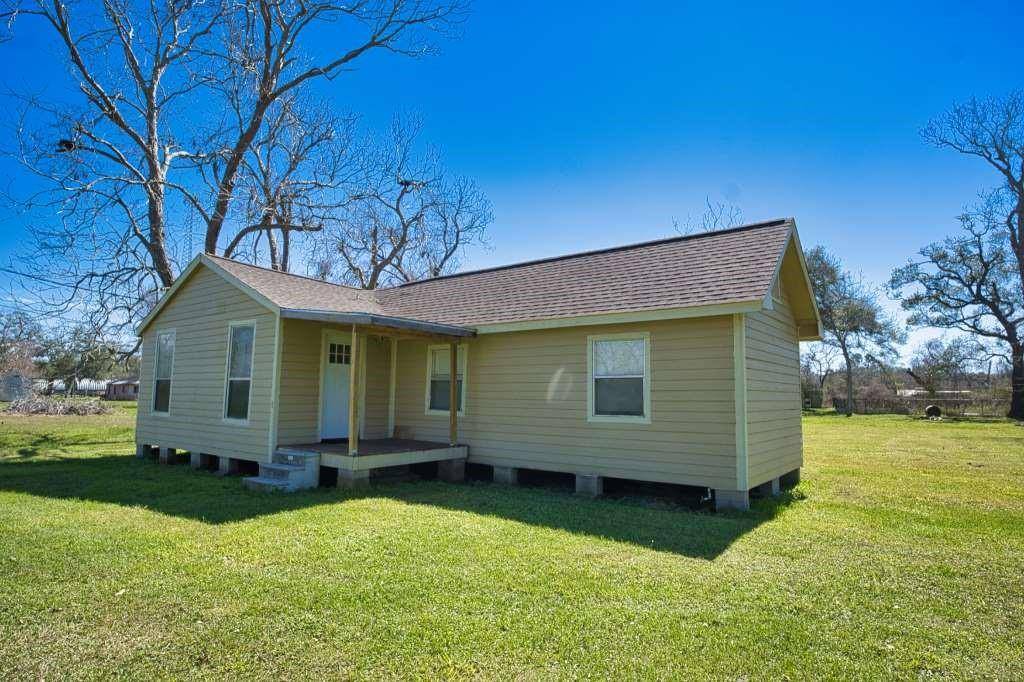 6531 Live Oak DR, Jones Creek, TX 77541