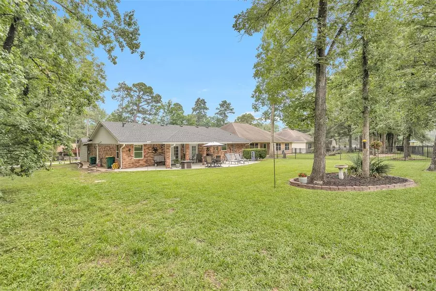 55 E Rolling Hills DR, Conroe, TX 77304