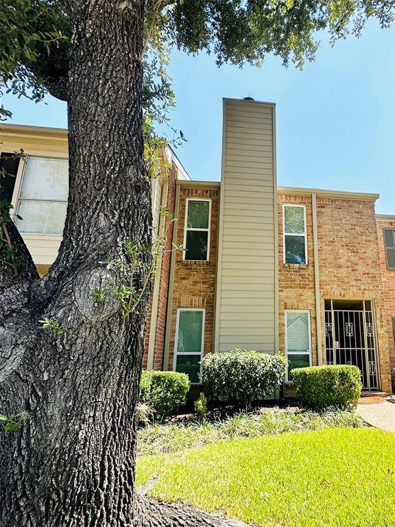 1009 Fountain View DR, Houston, TX 77057