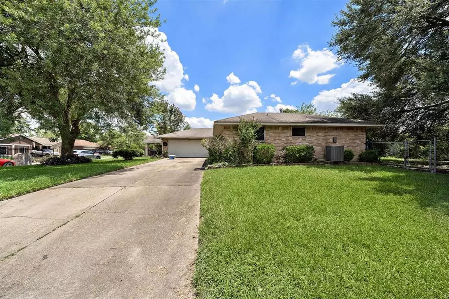 2227 Drayton LN, Houston, TX 77088