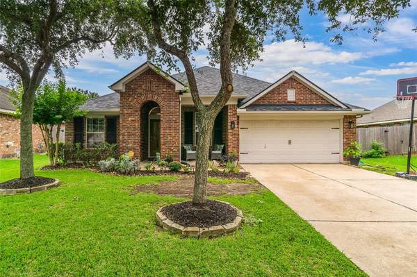 627 Castle Cove LN, League City, TX 77573