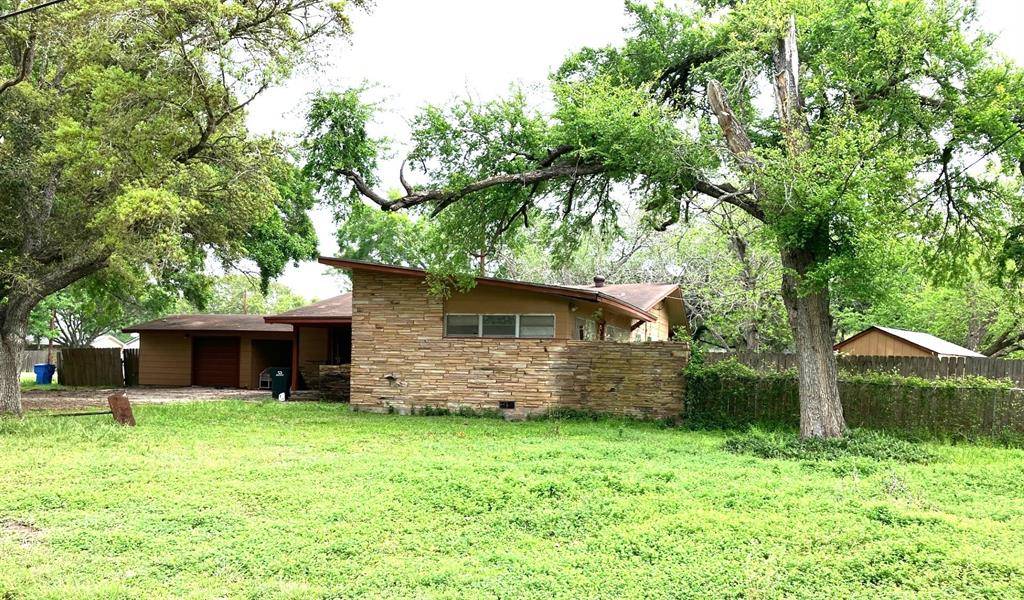 Edna, TX 77957,612 Flournoy ST