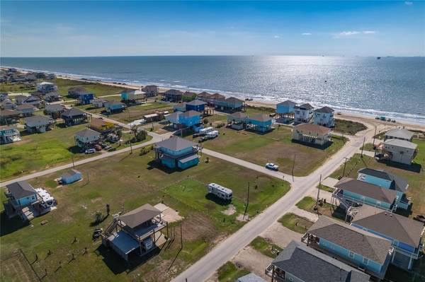 848 O'Neal RD, Galveston, TX 77650