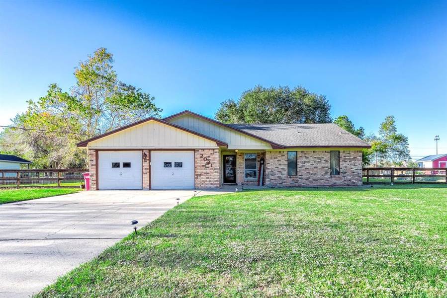 2021 County Road 966, Alvin, TX 77511