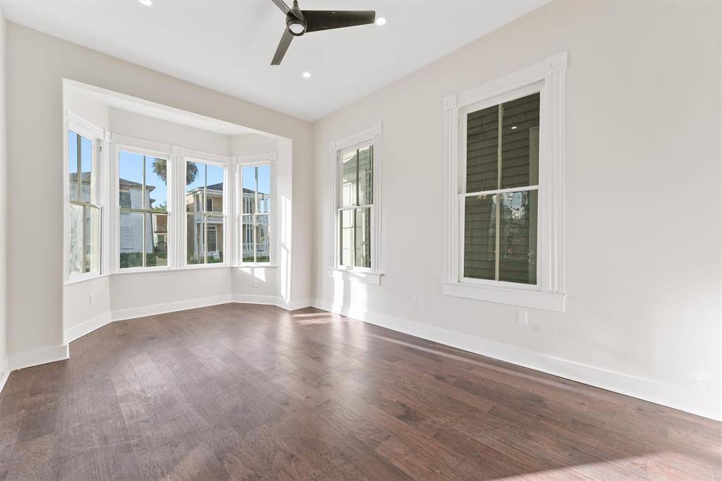 Galveston, TX 77550,1607 Market ST