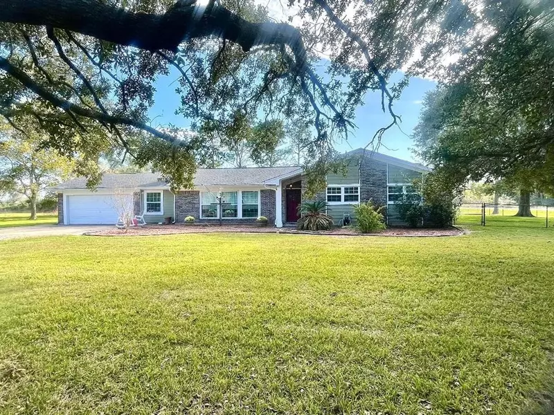 1013 Buccaneer DR, Winnie, TX 77665