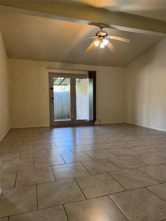 Angleton, TX 77515,626 N Parrish ST