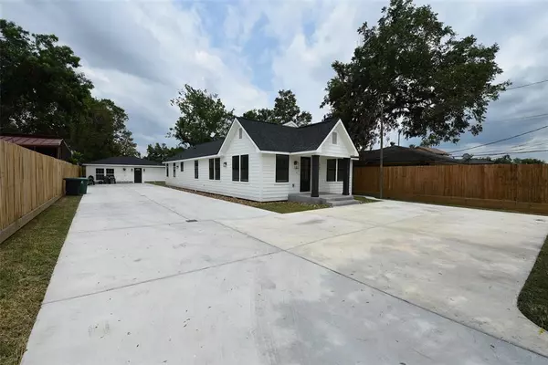 Houston, TX 77022,729 Caperton ST