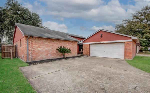 1327 Great Dover CIR, Channelview, TX 77530