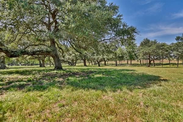 2021 FM 2144, Weimar, TX 78962