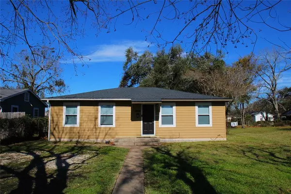 518 Mckee ST, Clute, TX 77531