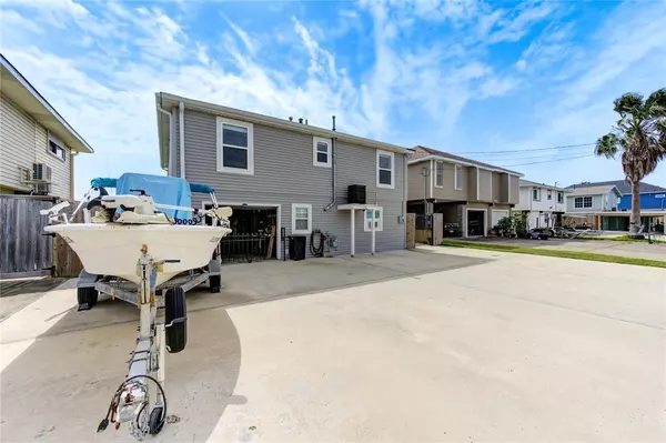 Bayou Vista, TX 77563,138 Tarpon ST