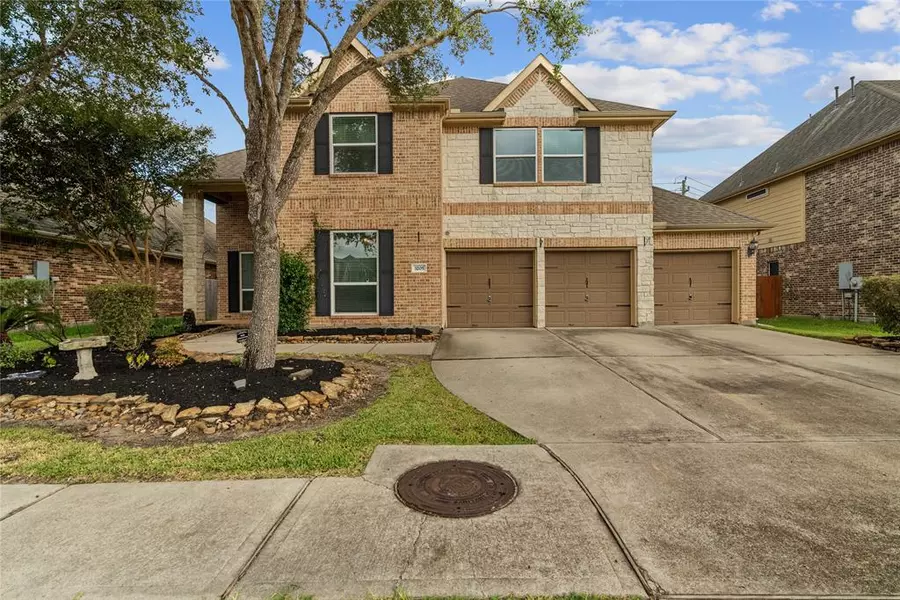 3205 Brentwood LN, Pearland, TX 77581