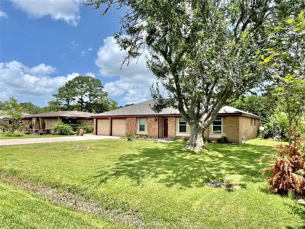 5601 Yacht Club DR, Dickinson, TX 77539