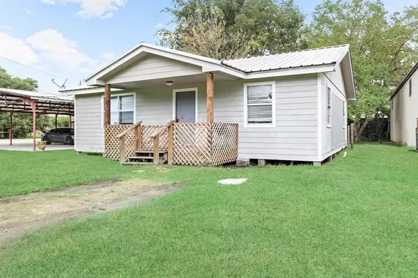 205 E Pine, Winnie, TX 77665