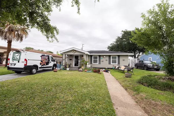 Galveston, TX 77551,1524 Campbell LN