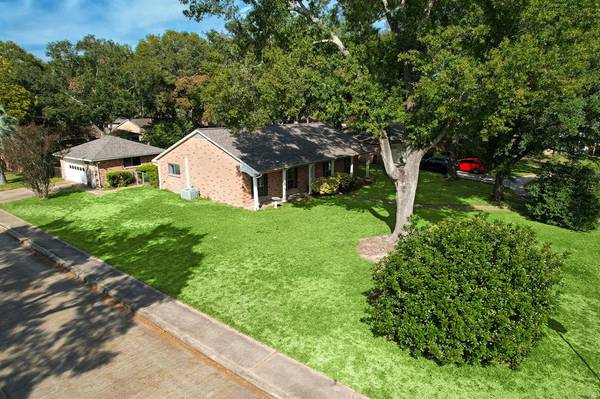 2003 Silverpines RD, Houston, TX 77062