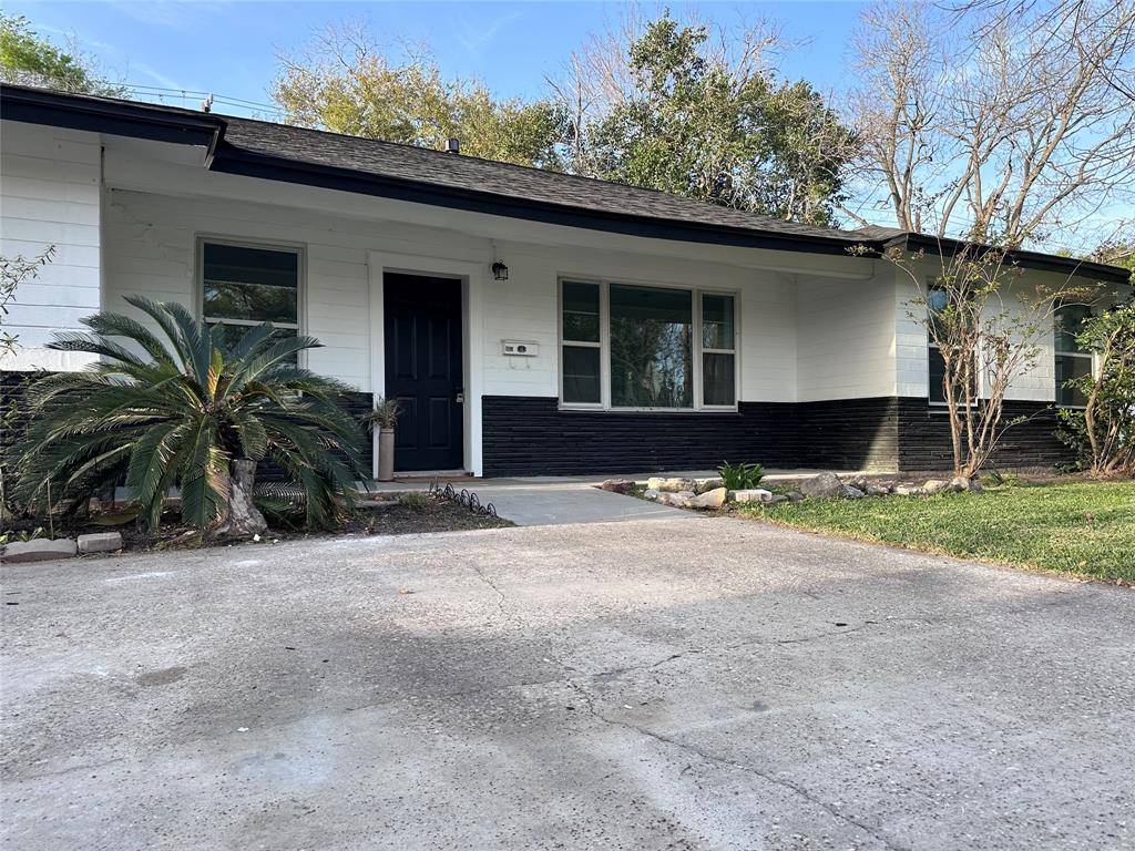 Baytown, TX 77520,608 W Lobit ST
