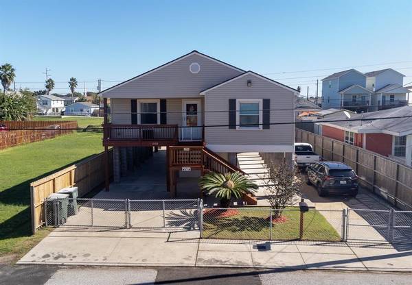 2102 72nd ST, Galveston, TX 77551