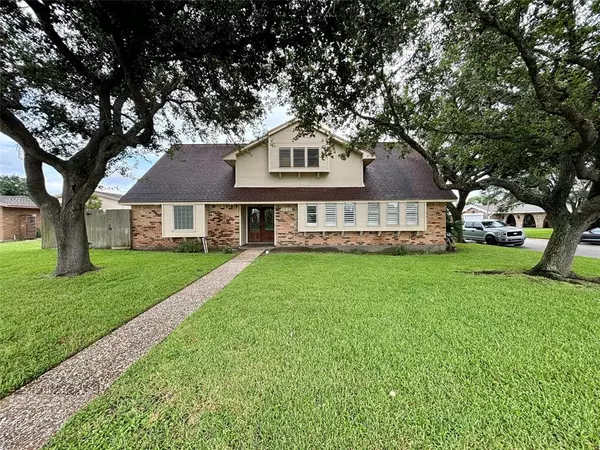 2526 Gerol CIR, Galveston, TX 77551