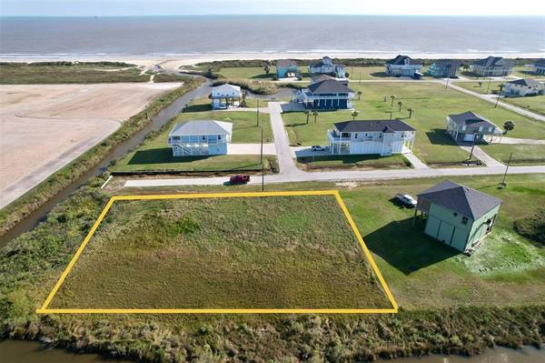 697 Overlook DR, Crystal Beach, TX 77650