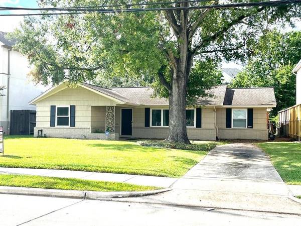 4809 Pine ST, Bellaire, TX 77401