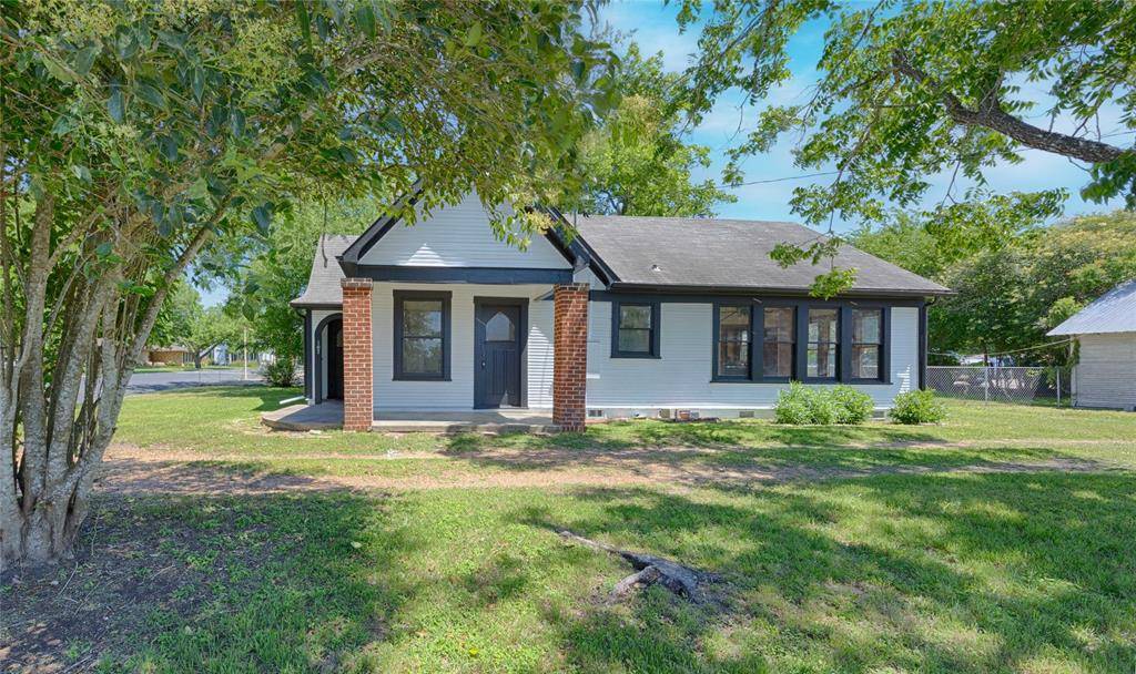 Schulenburg, TX 78956,107 N Main ST