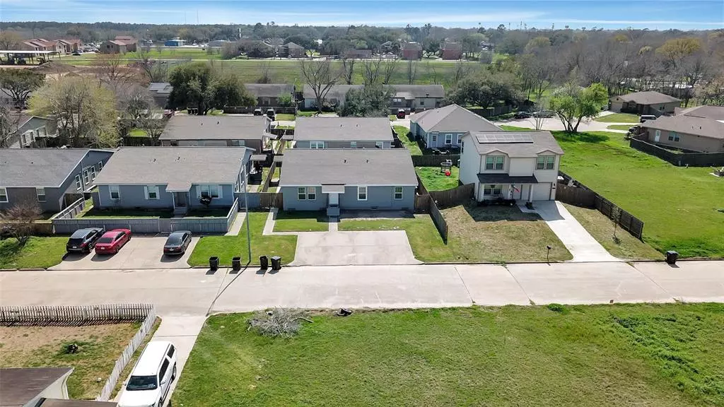 9 Becca CT #B, Brookshire, TX 77423