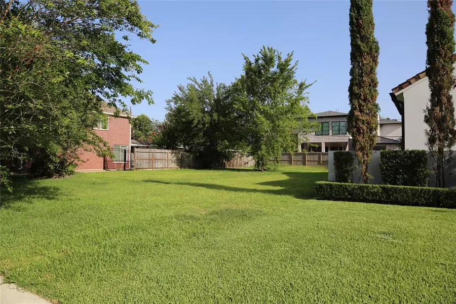 4533 Merrie LN, Bellaire, TX 77401