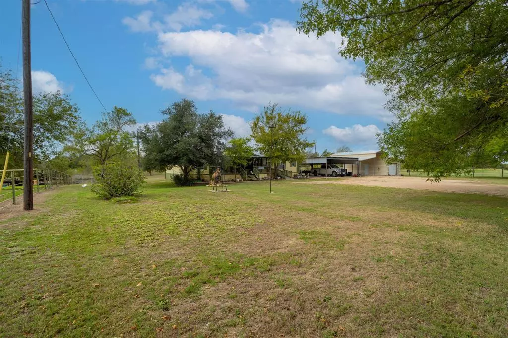 West Point, TX 78963,122 E State Loop 543