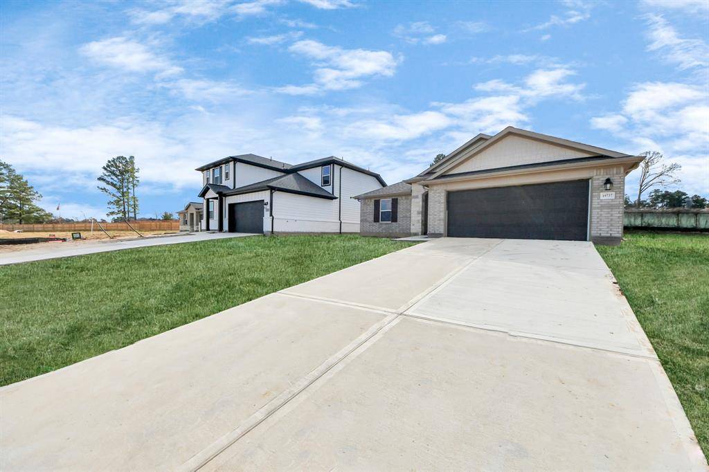 19737 Flag View DR, Montgomery, TX 77356