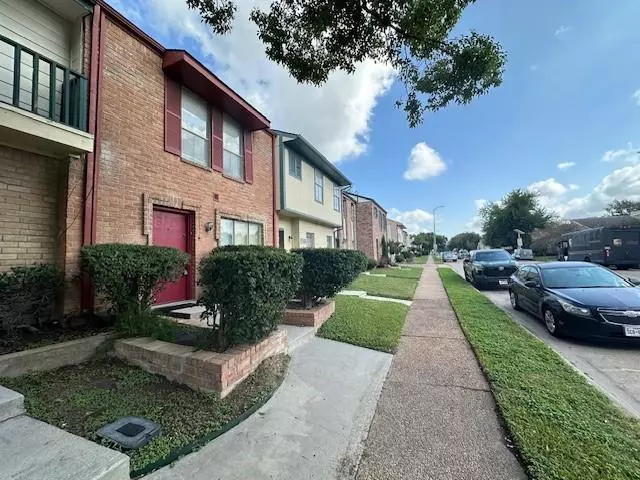 Houston, TX 77071,7700 Creekbend DR #109