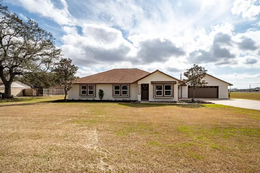 11702 Cherry Point, Mont Belvieu, TX 77535