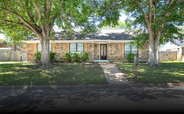 1500 Kevin LN, Brenham, TX 77833